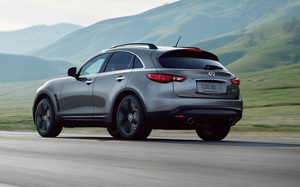 Comparison - Mazda CX-5 Grand Touring 2017 - vs - Infiniti QX70 Base